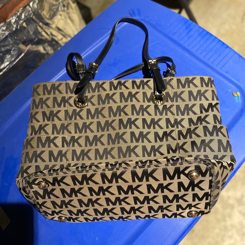 Michael Kors tan & black medium/large purse